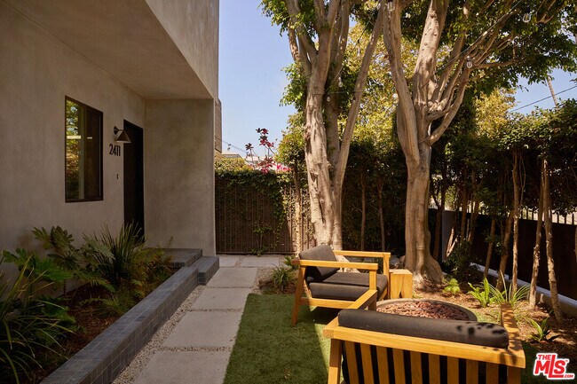 Building Photo - 2411 Abbot Kinney Blvd