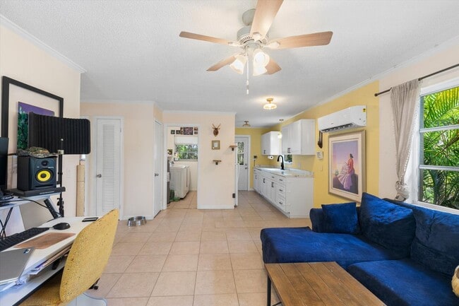 Building Photo - Charming 2-Bedroom Home for Rent in Big Pine Key