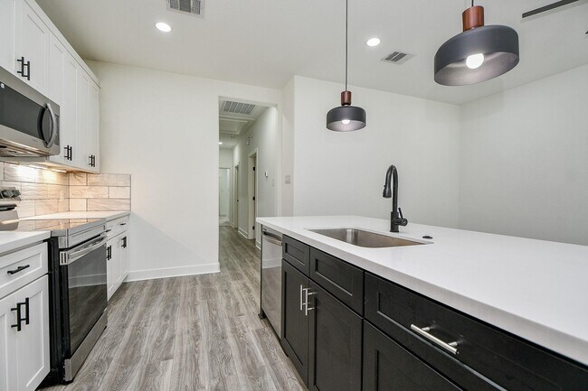 Building Photo - 9734 Pelsey St