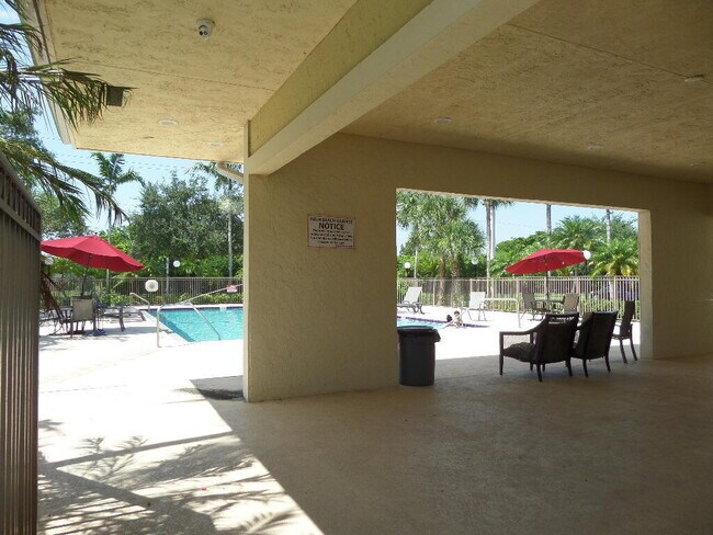 Building Photo - 1524 Lake Crystal Dr