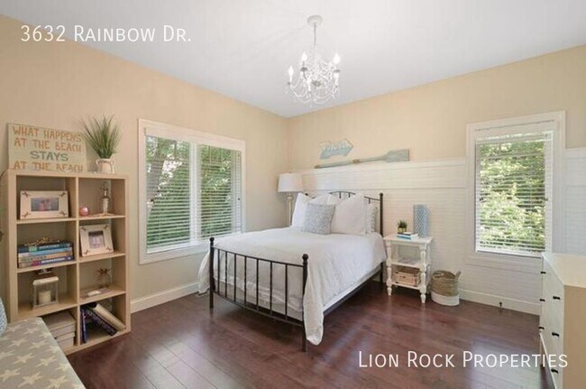 Building Photo - 3632 Rainbow Dr