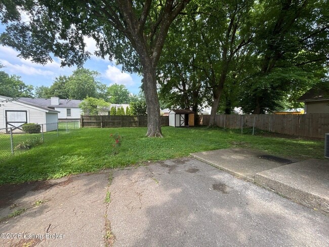 Building Photo - 418 Lyndon Ln