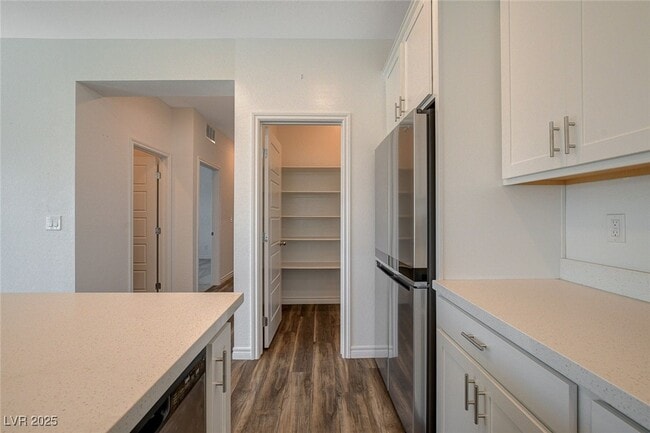 Building Photo - 206 Callen Falls Ave