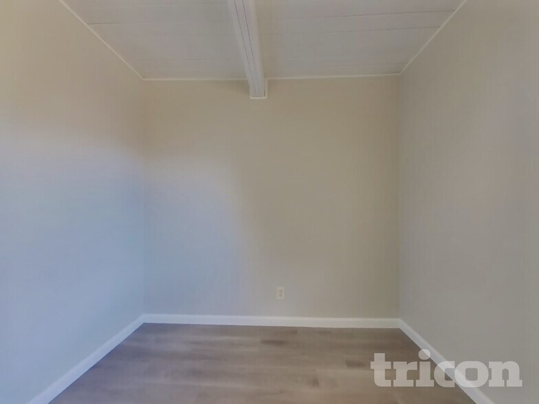 Building Photo - 1475 Knights Row