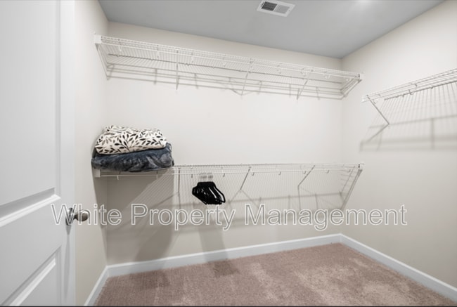 Building Photo - 709 Windage Wy