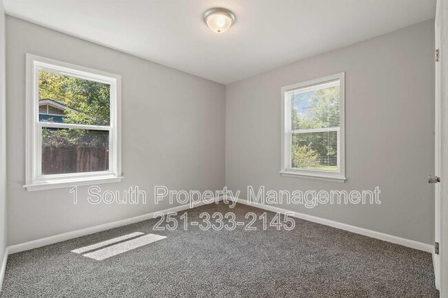 Building Photo - 1725 Harbor Dr E