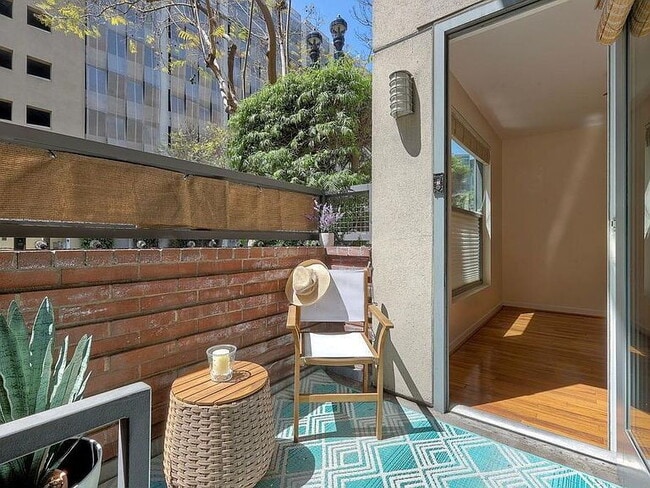Building Photo - "Urban Oasis: Spacious 1-Bedroom with Granite  Finishes in Downtown San Diego"