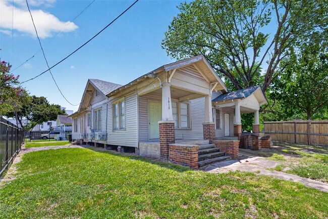 Building Photo - 3010 Garrow St