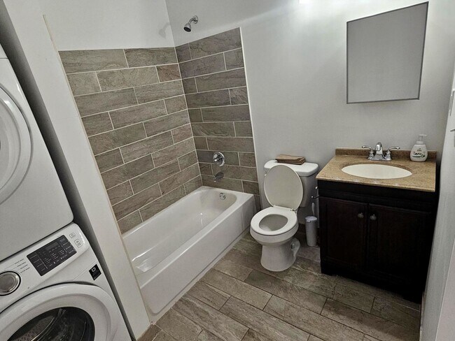 Building Photo - 601 N 39th St