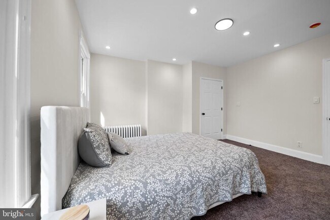 Building Photo - 7608 Chelwynde Ave