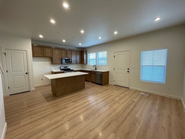 Building Photo - 4356 Hurstbourne Dr