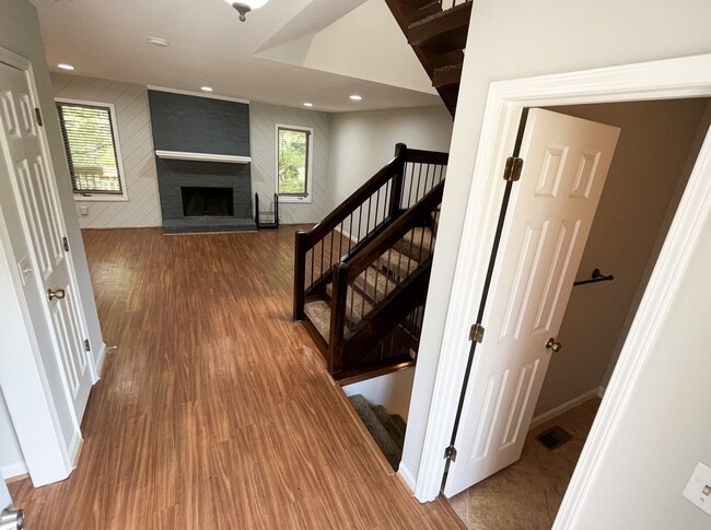 Building Photo - Beautiful 3-story 2 bedroom, 2 1/2 bathroom townhome in Winston Salem