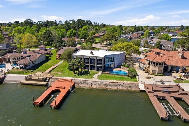 Building Photo - 11707 Edgewater Ct