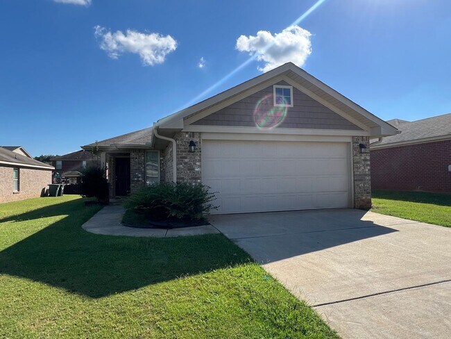 Primary Photo - 3 bed 2 bath in Huntsville AL