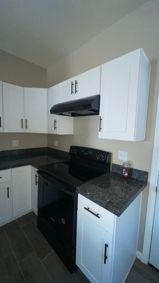 Building Photo - Gorgeos 3 Bedroom