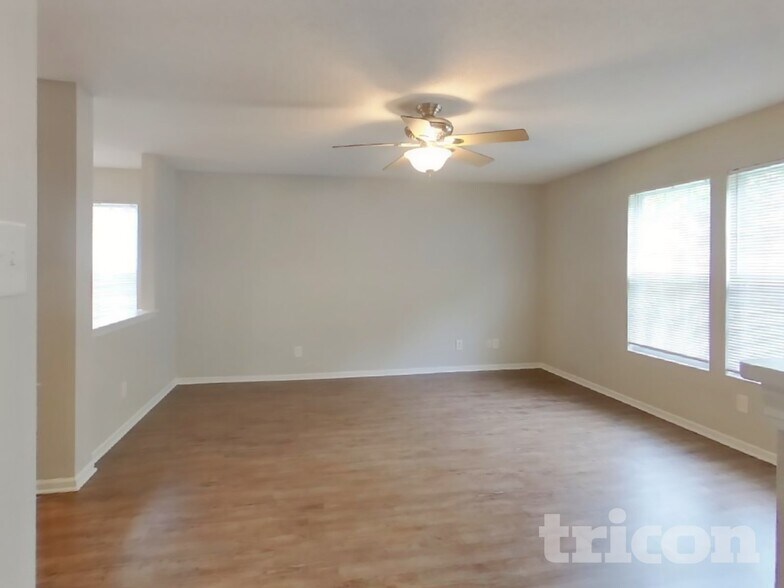 Building Photo - 678 Runnymede Ct
