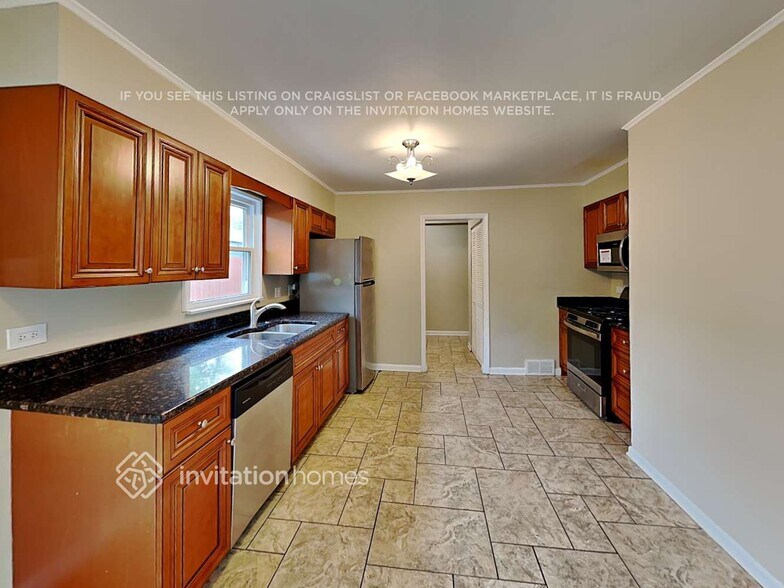 Building Photo - 9243 S 49th Ct