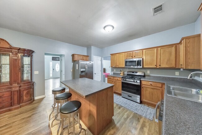 Building Photo - 179 Holbrook Dr