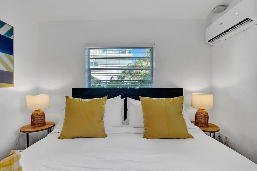 Building Photo - 335 Desoto St