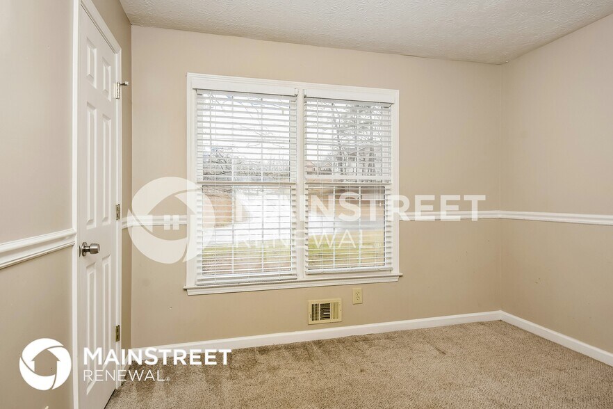 Building Photo - 475 Robin Hood Dr