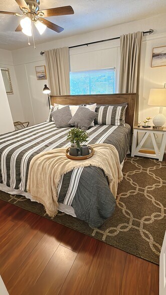 #3 King bed - 10603 Thomaswood Ln
