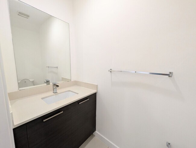 Building Photo - Gorgeous 2BR/2.5BA Townhouse in Gated Community – Lauderhill