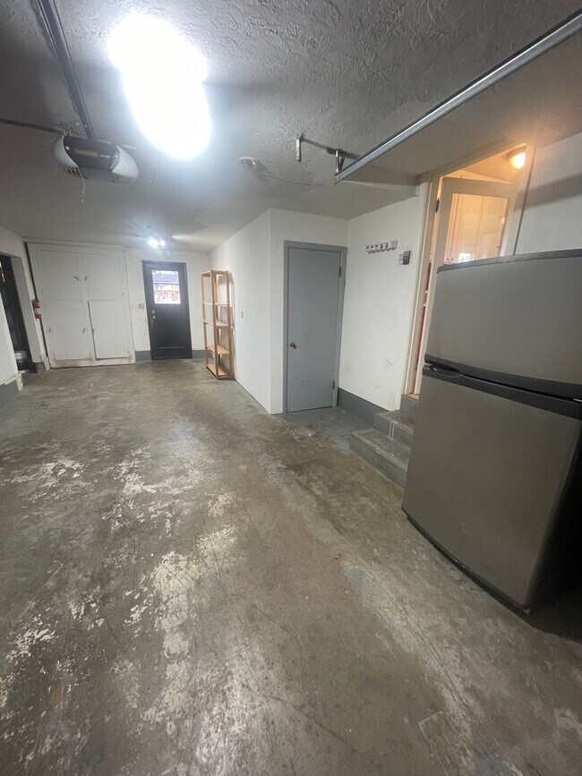 Building Photo - 515 E Elmore St