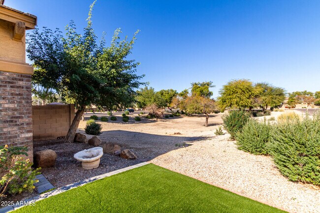 Building Photo - 6820 S 42nd Ln