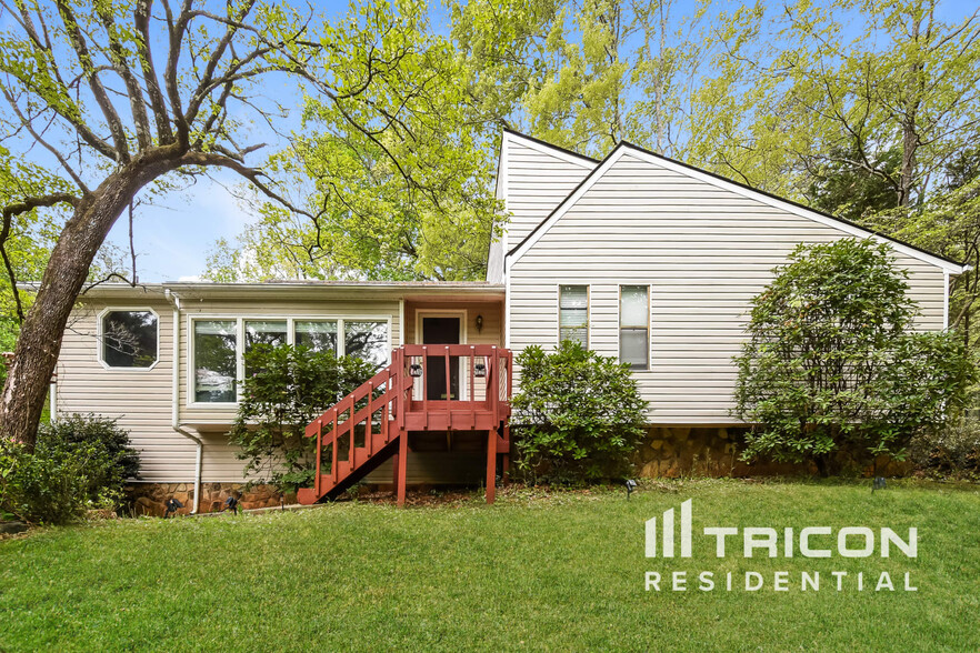 Building Photo - 136 Bramble Oak Dr