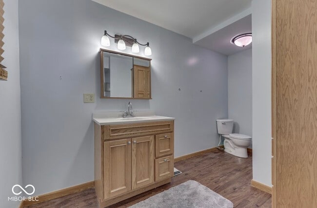 Building Photo - 3935 Mistletoe Dr