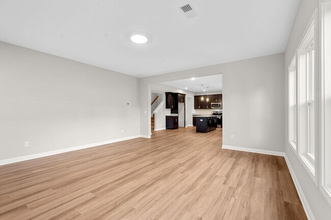 Building Photo - 453 Friendly Ave