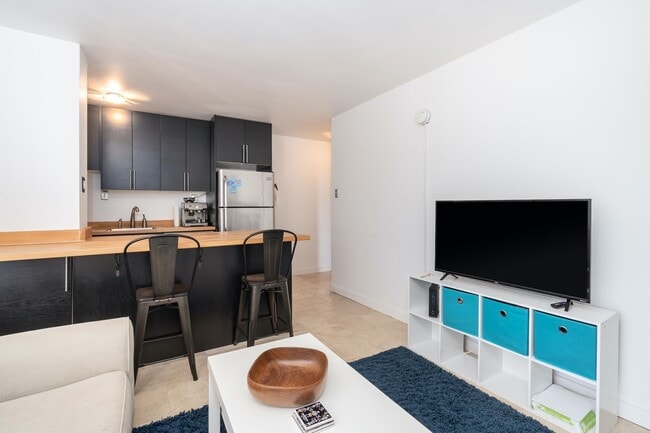 Building Photo - Sunny 2 BR at Claridge House Coop