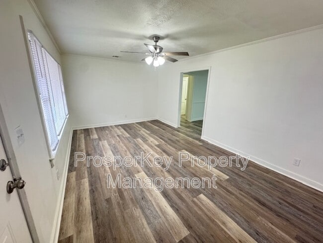 Building Photo - 5710 August Ave