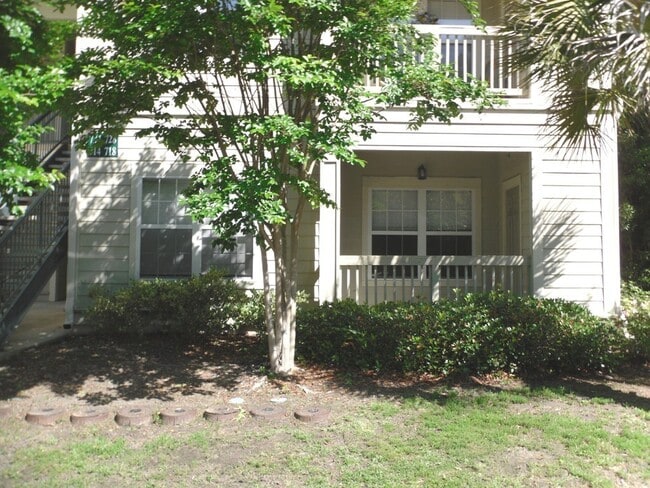 Building Photo - Three Bedroom Updated First Floor Condo at The Legends
