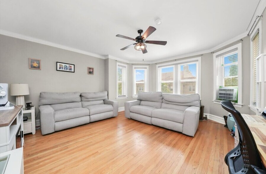 Building Photo - 3115 N Marmora Ave