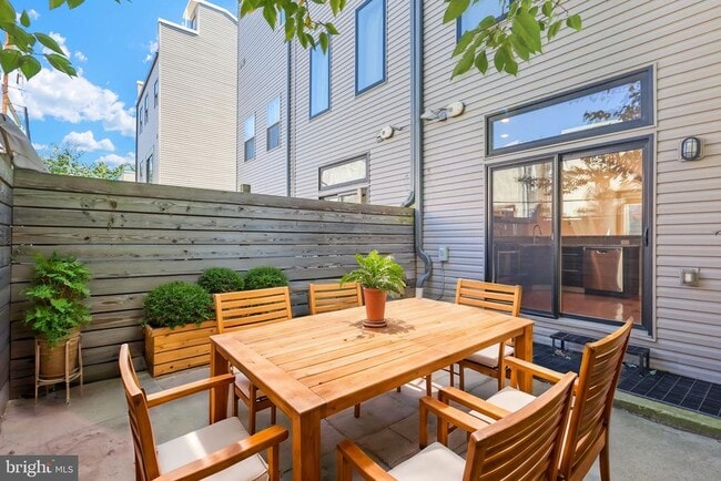 Building Photo - 2521 Manton St