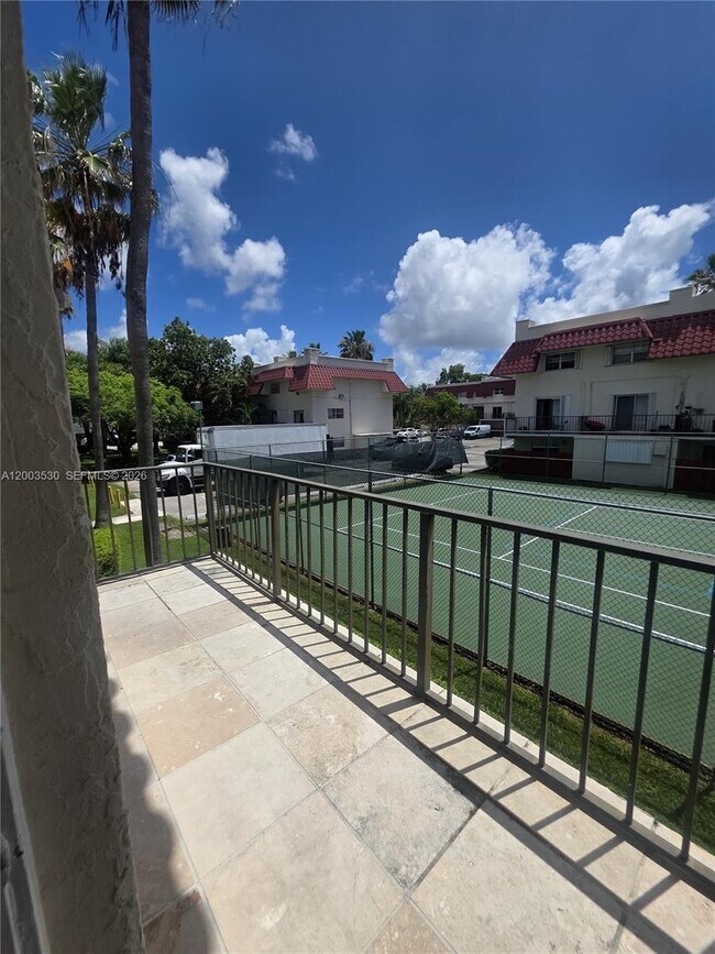 Building Photo - 6709 N Kendall Dr
