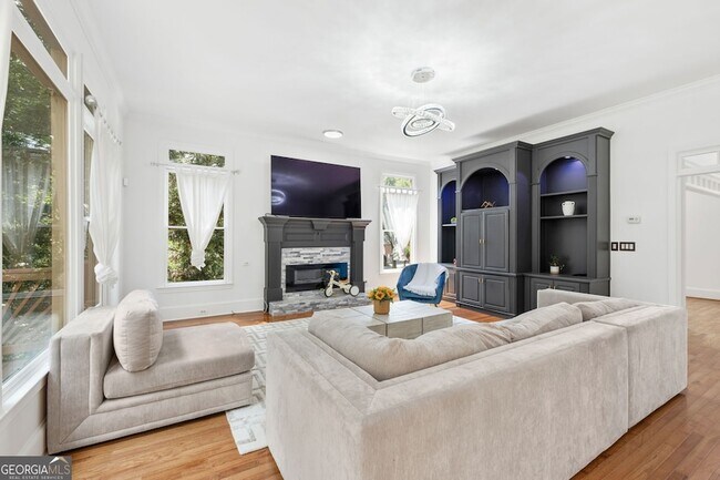 Building Photo - 5170 Deerlake Dr