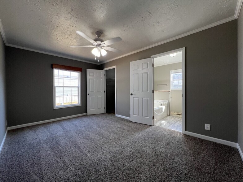 Building Photo - 35 Water Oak Ct