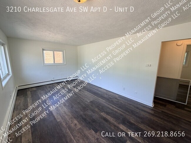 Building Photo - 3210 Charlesgate Ave SW