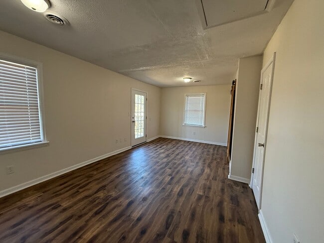 Building Photo - Welcome to Your New Rental Home in Athens, AL!