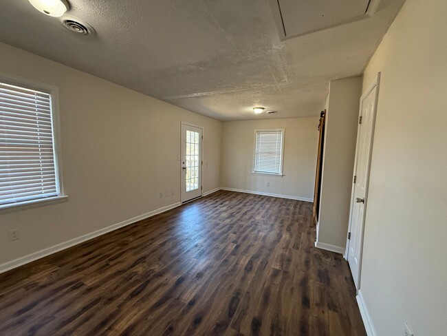 Building Photo - Welcome to Your New Rental Home in Athens,...