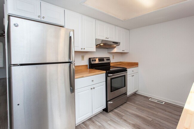 Building Photo - JM-Cram***