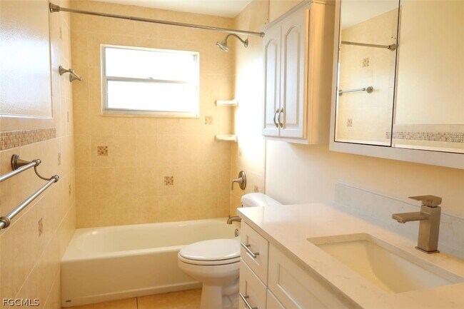 Building Photo - 1206 SE 23rd Pl