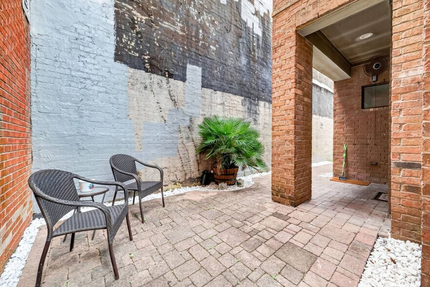 Building Photo - 2504 Rusk St