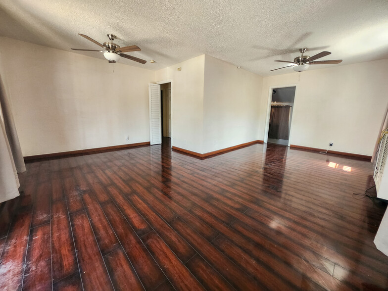 Building Photo - 1347 Genevieve St
