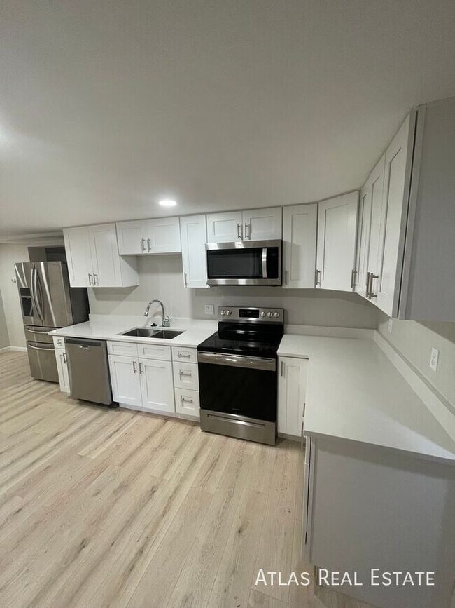 Building Photo - 3210 W Longfellow Pl