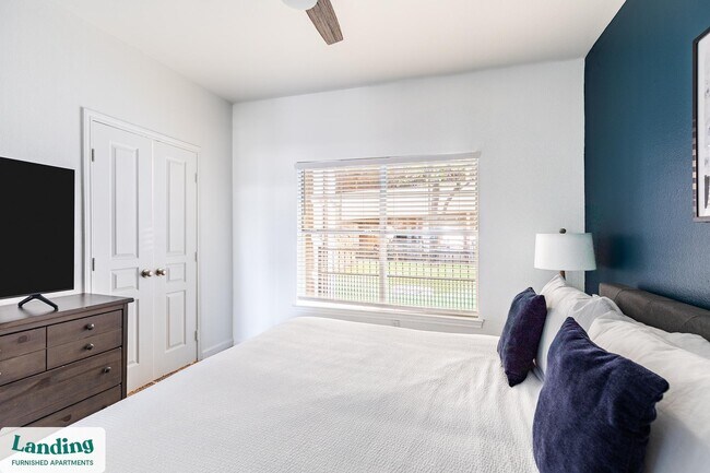 Building Photo - 1000 Henderson St