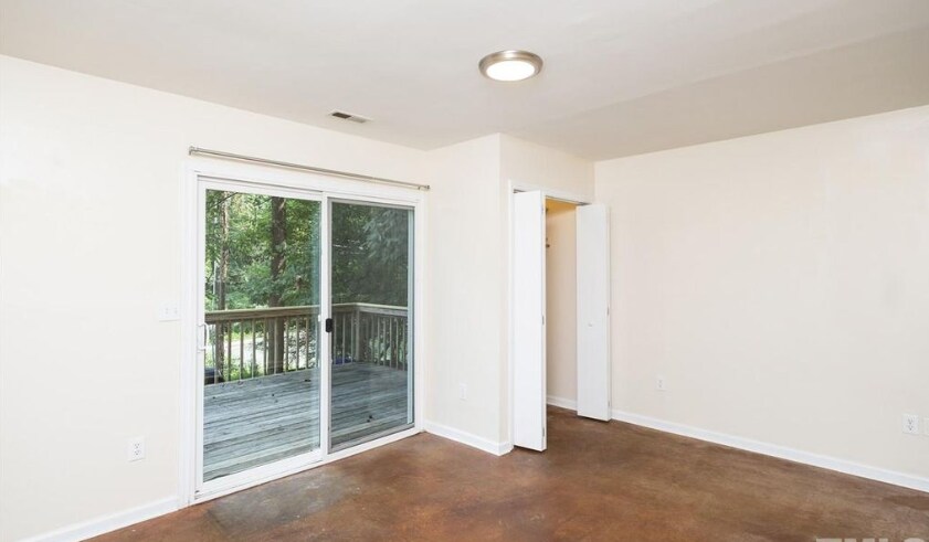 Downstairs bedroom 3 with deck - 304 Umstead Dr