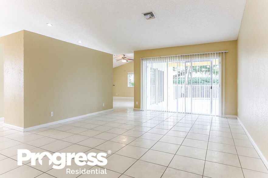 Building Photo - 5339 NW 99th Ln